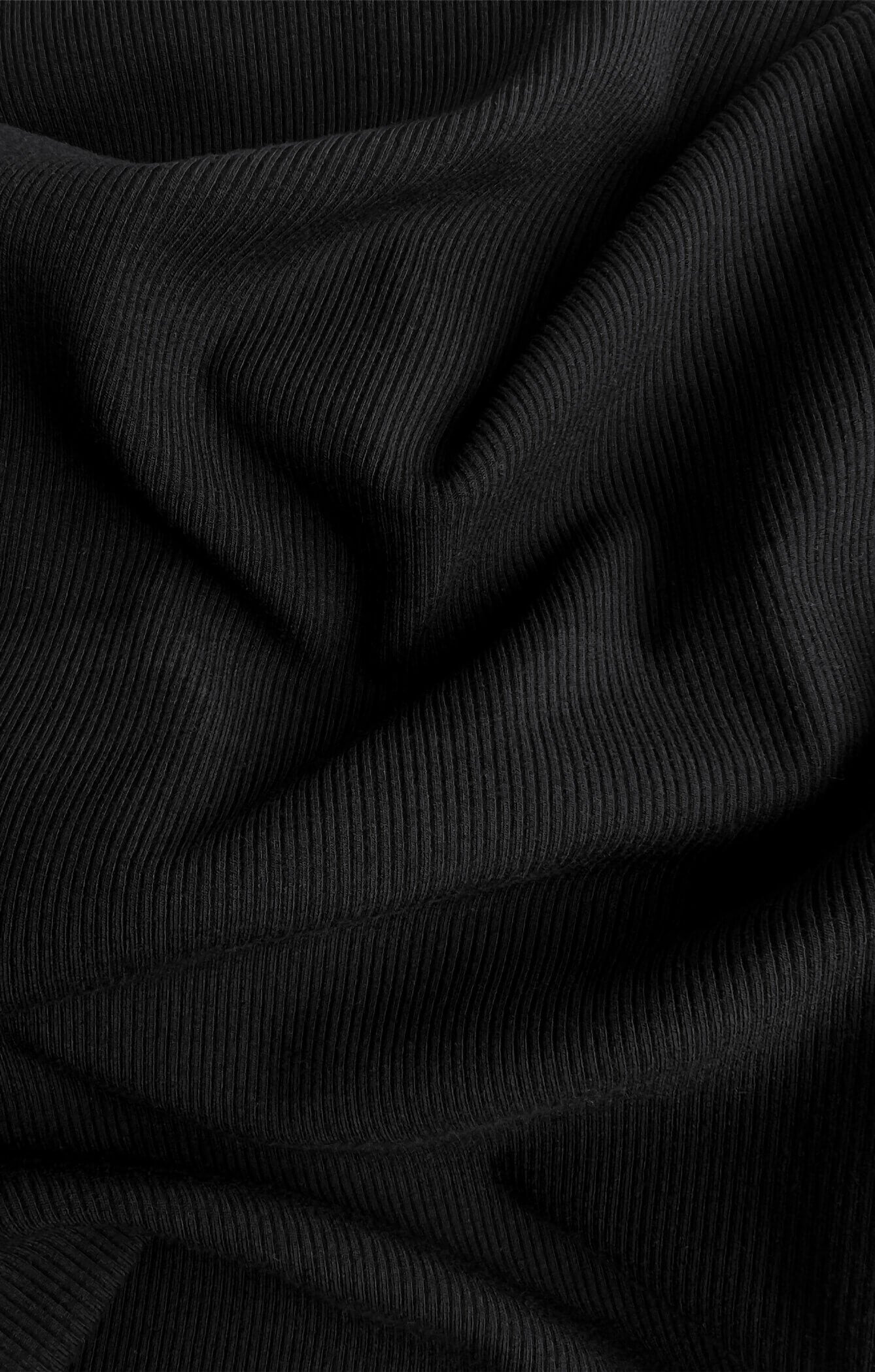 THE LUXE RIB HIGH NECK CROP - BLACK