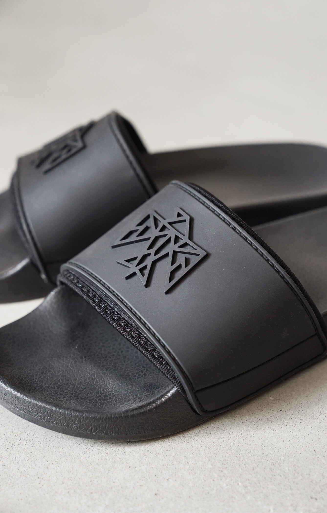 THE SIGNATURE SLIDES - BLACK
