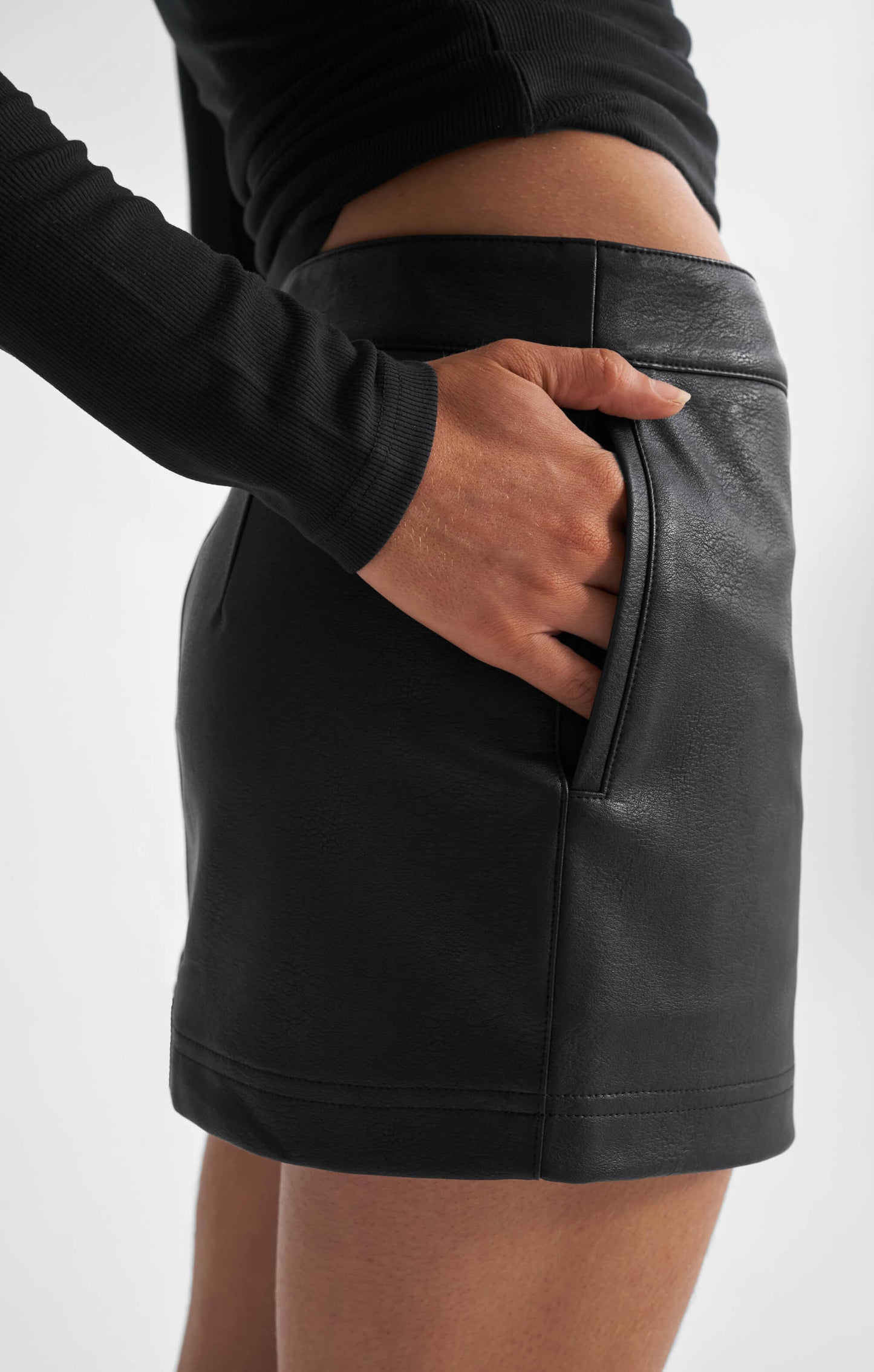THE PEBBLED™ VEGAN LOW RISE MINI SKIRT