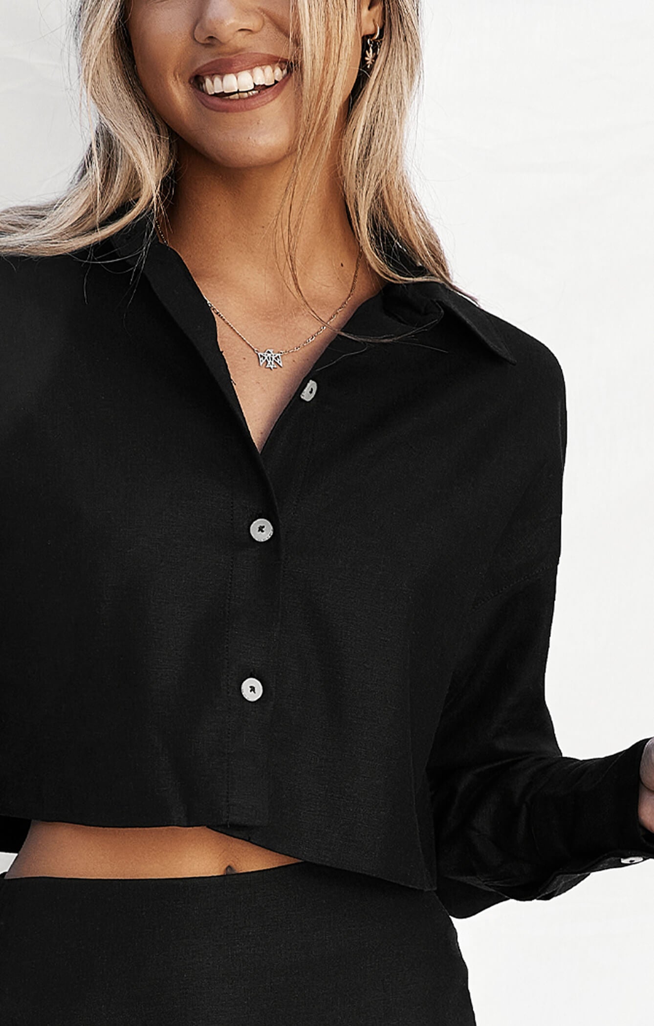 THE LINEN LS CROP SHIRT - BLACK
