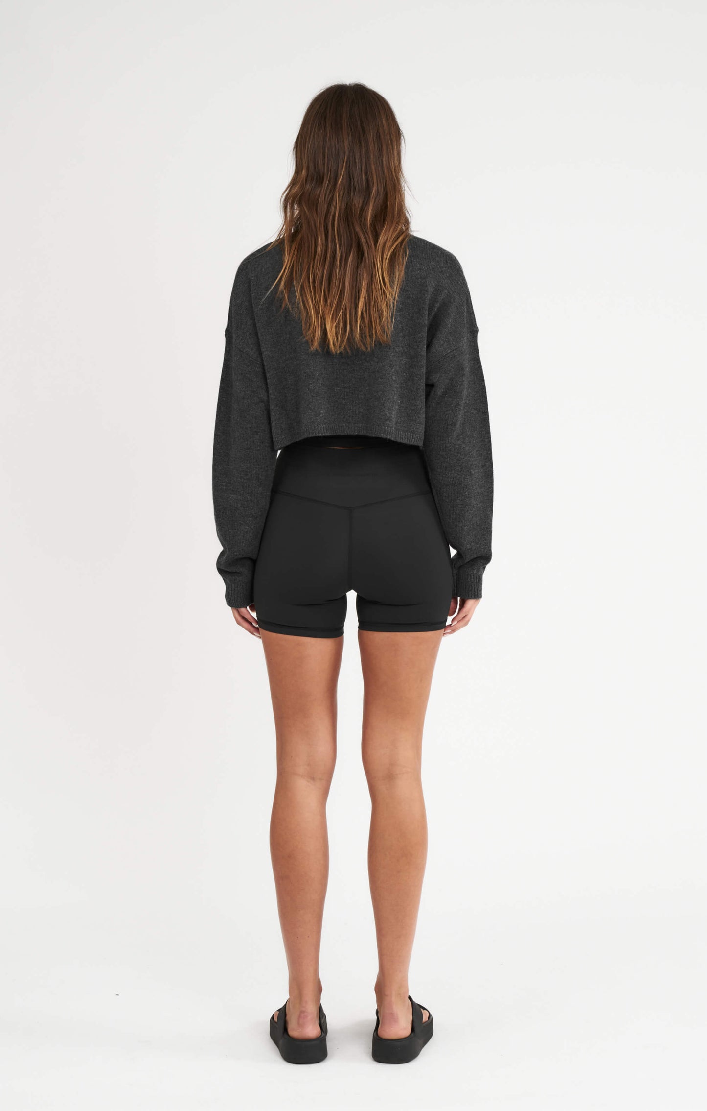 THE CROPPED UNIVERSAL KNIT 2.0 - CHARCOAL