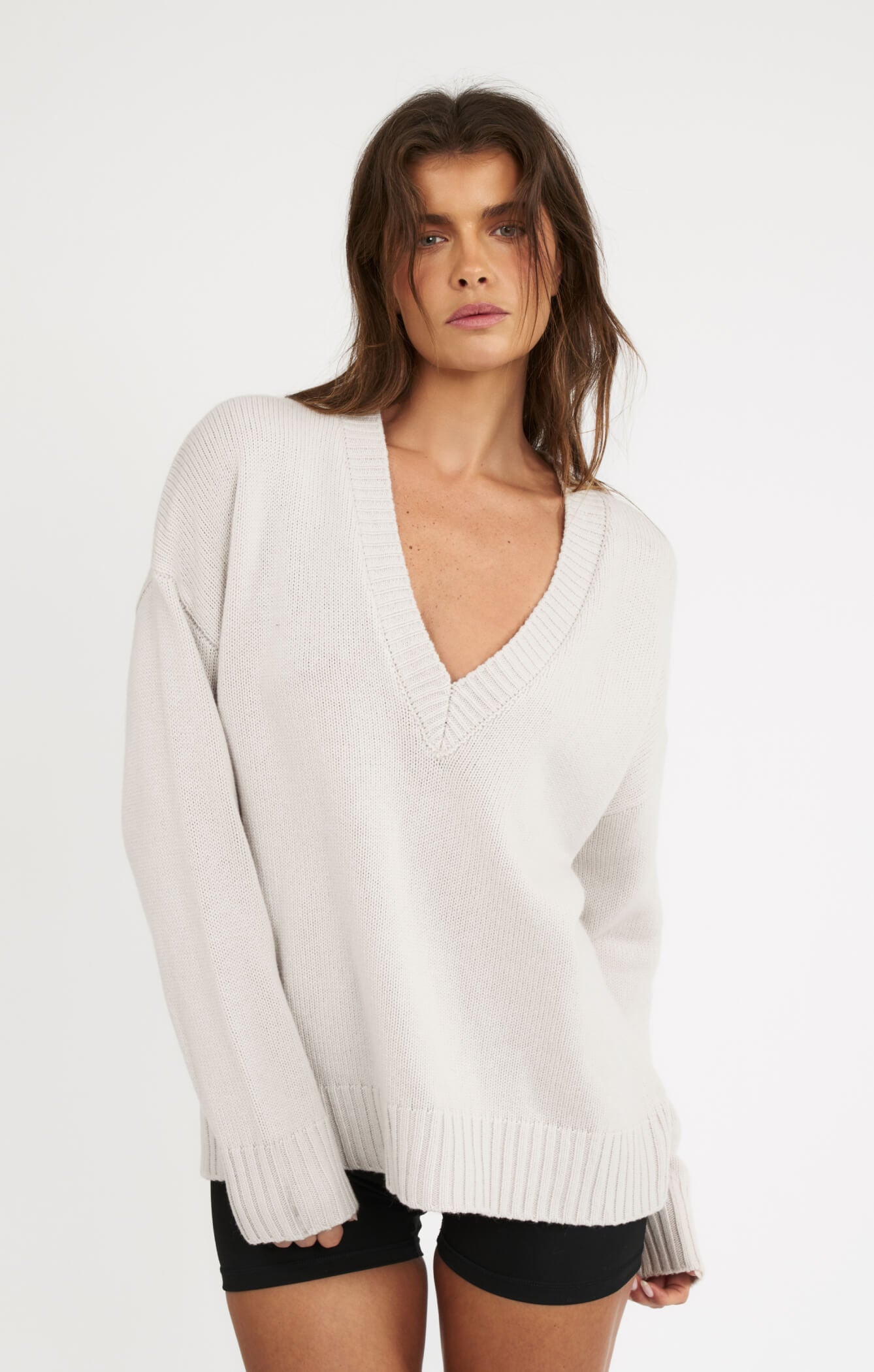 THE DEEP V-NECK JUMPER - BONE