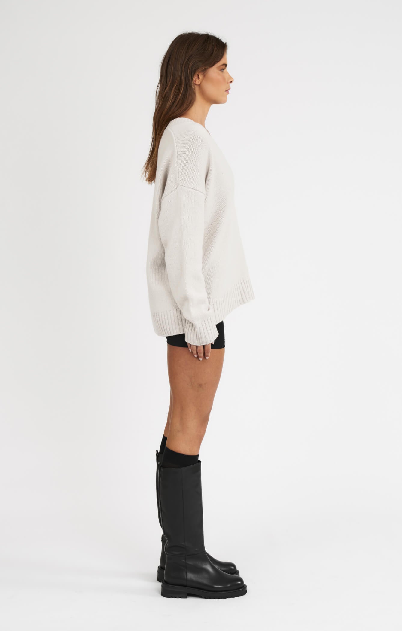 THE DEEP V-NECK JUMPER - BONE