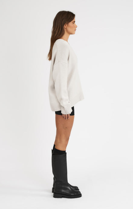 THE DEEP V-NECK JUMPER - BONE