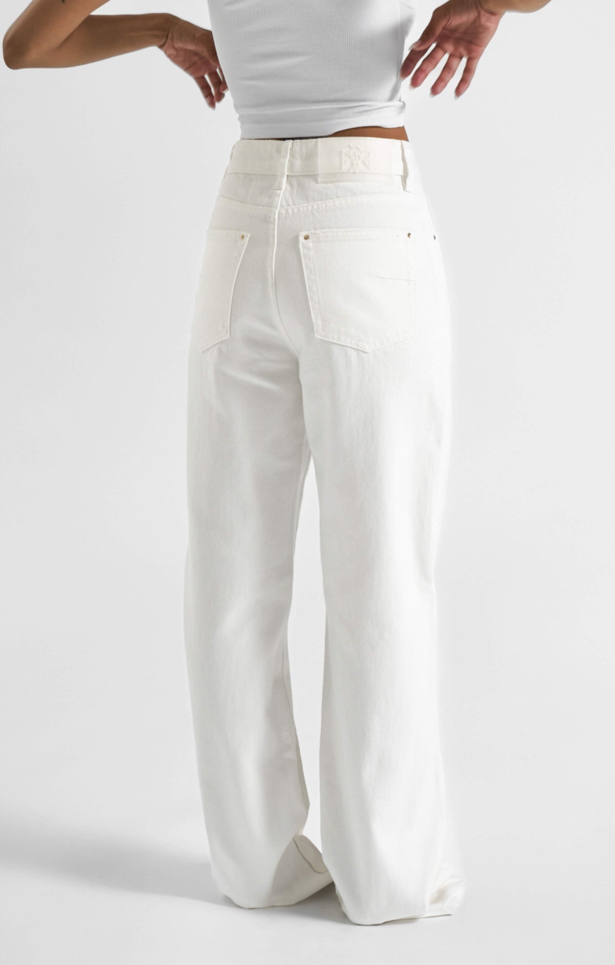 THE HIGH RISE STRAIGHT LEG JEAN - CHALK