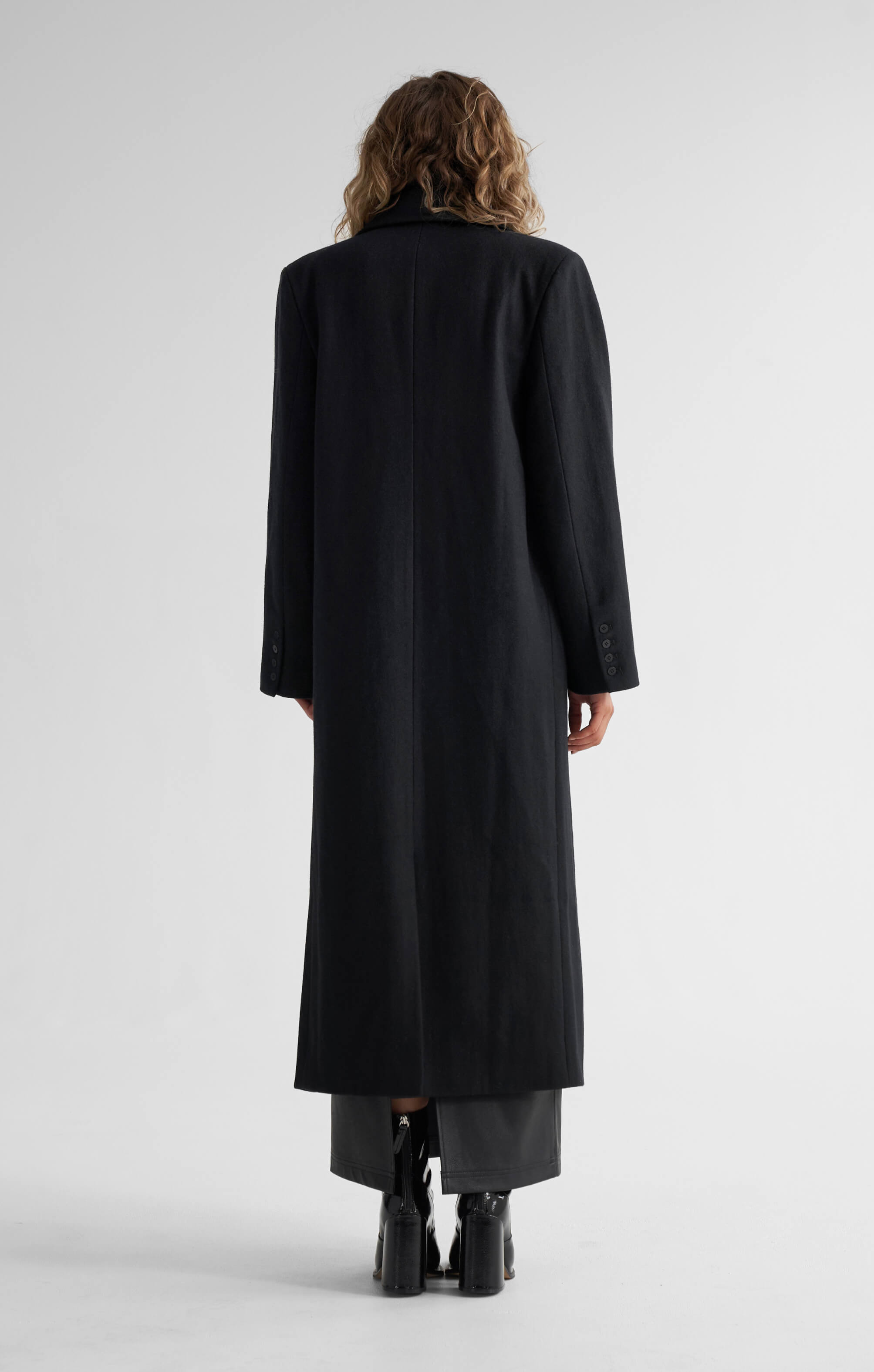 THE LONGLINE CLASSIC COAT - BLACK – All Things Golden