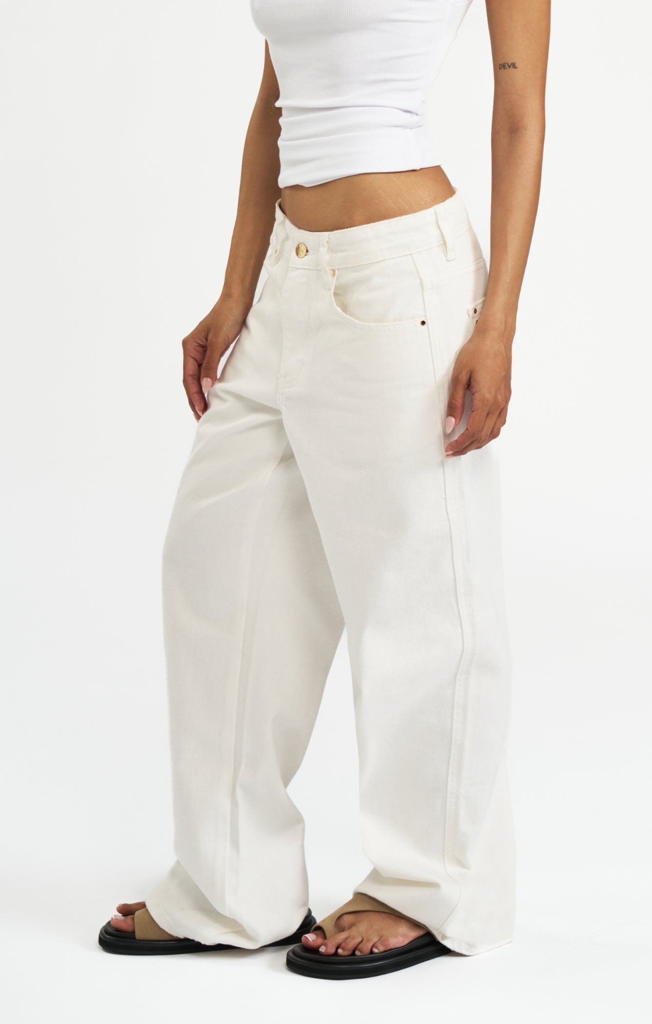 THE LOW RISE BAGGY JEAN - CHALK