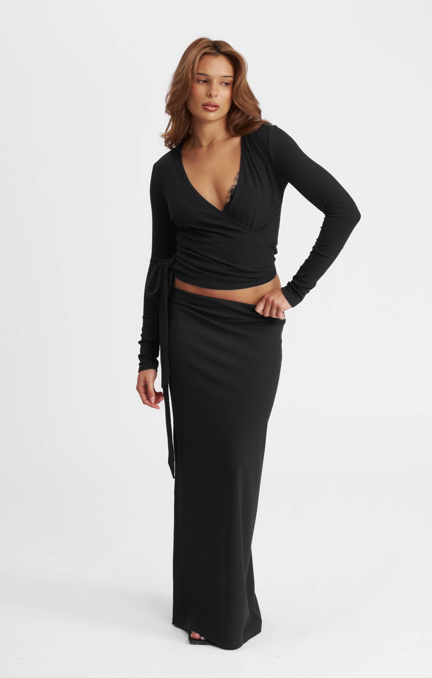 THE LUXE RIB LONG SLEEVE WRAP TOP - BLACK