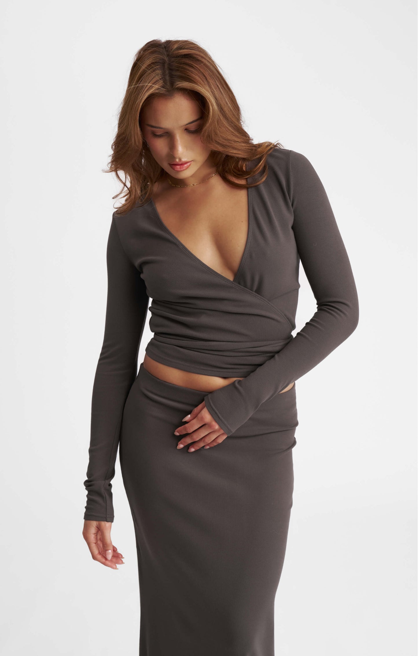 THE LUXE RIB LONG SLEEVE WRAP TOP - ESPRESSO