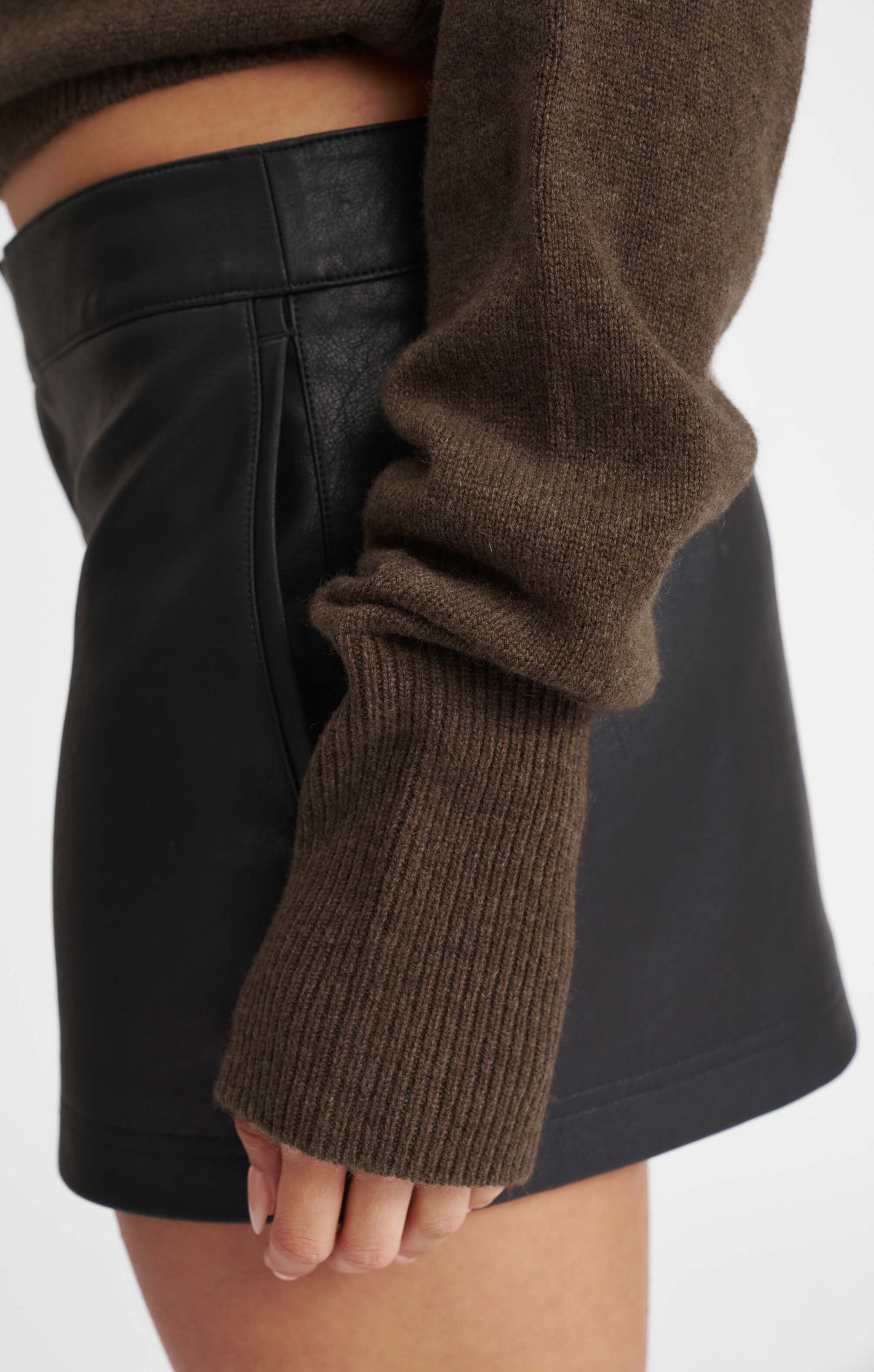 THE OFF-SHOULDER KNIT - ESPRESSO MARLE