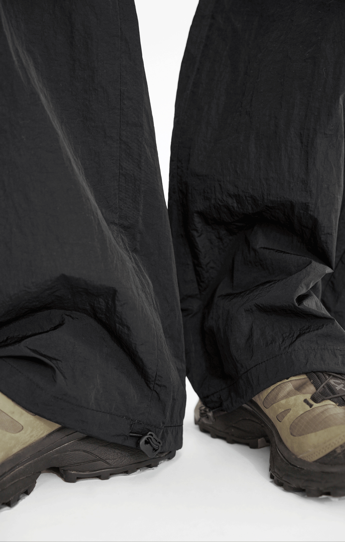 THE STRAIGHT LEG SPRAY PANT - BLACK
