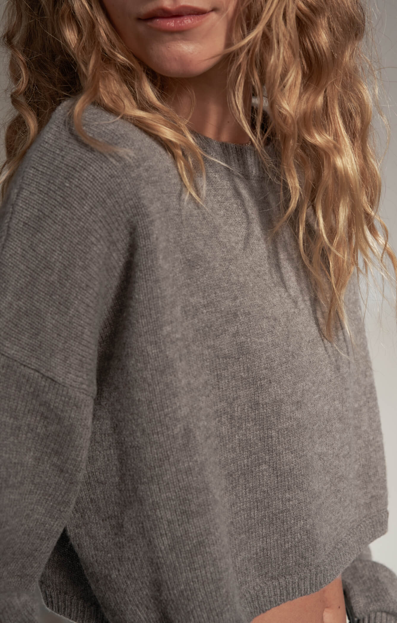 THE CROPPED UNIVERSAL KNIT 2.0 - NEUTRAL MARLE
