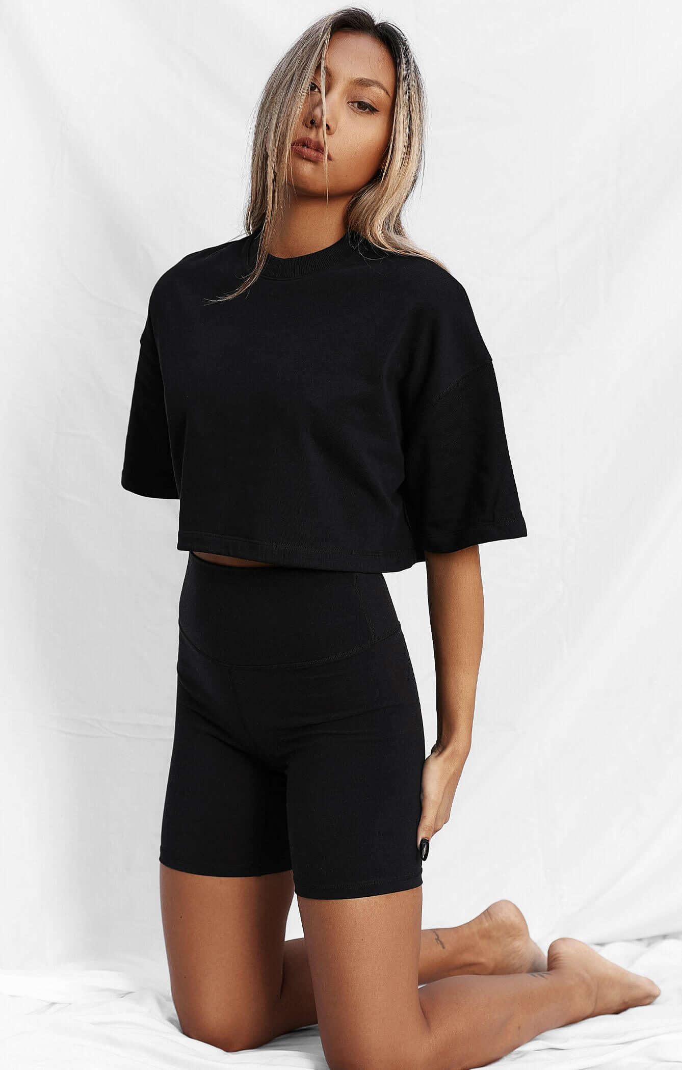 THE TERRY CROP TEE - BLACK